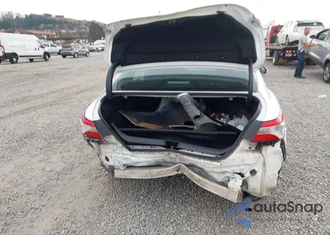 2020 Toyota Camry Le z USA, uszkodzony, nr VIN 4T1C11AK6LU334185